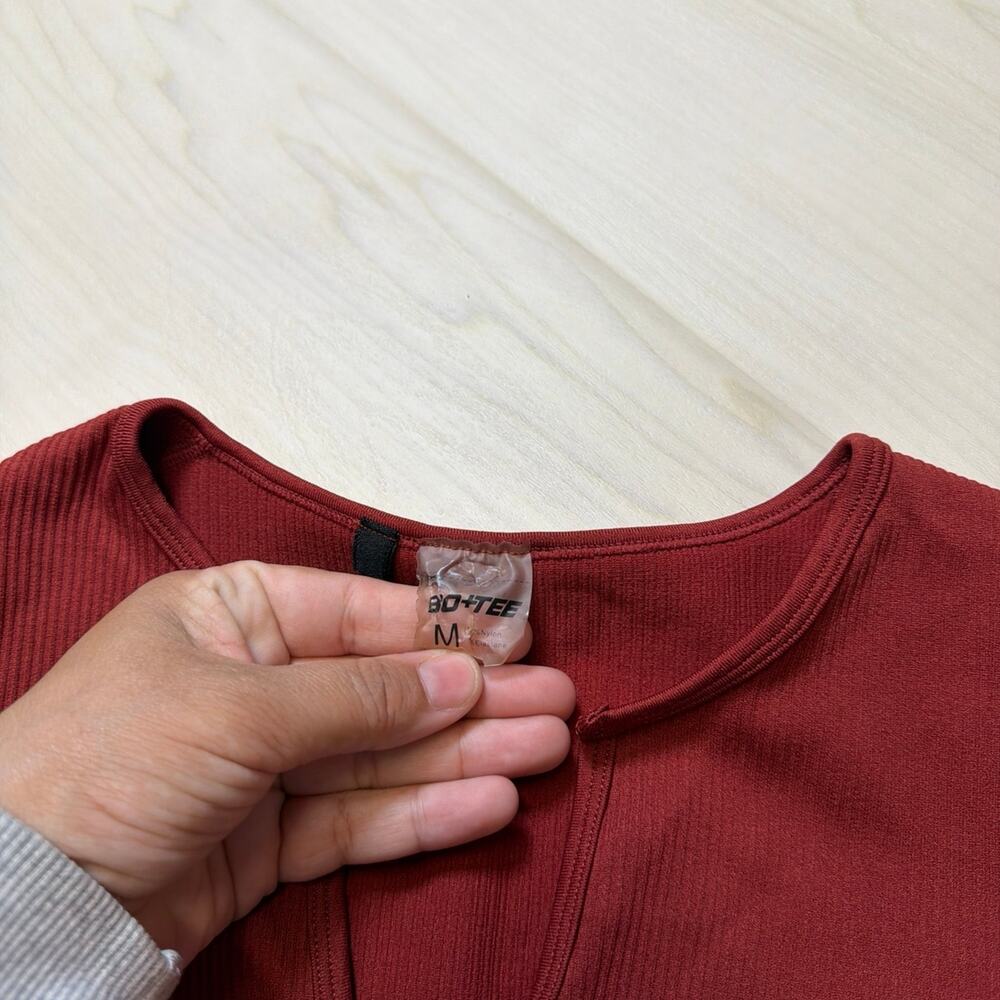 BO+TEE Ribbed Crop Top - Picture 4 of 5
